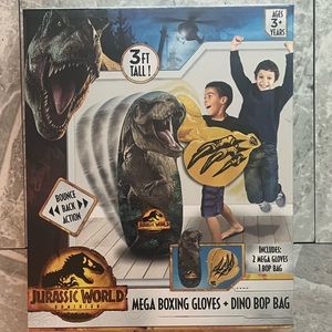 Jurassic World Dominion Bop Bag Set with Dino Claw Gloves X Ages 3 and up